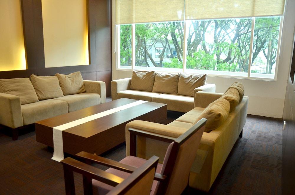 Grand Cakra Hotel Malang Ngoại thất bức ảnh