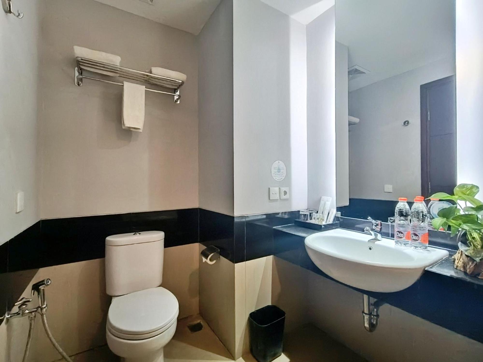 Grand Cakra Hotel Malang Ngoại thất bức ảnh