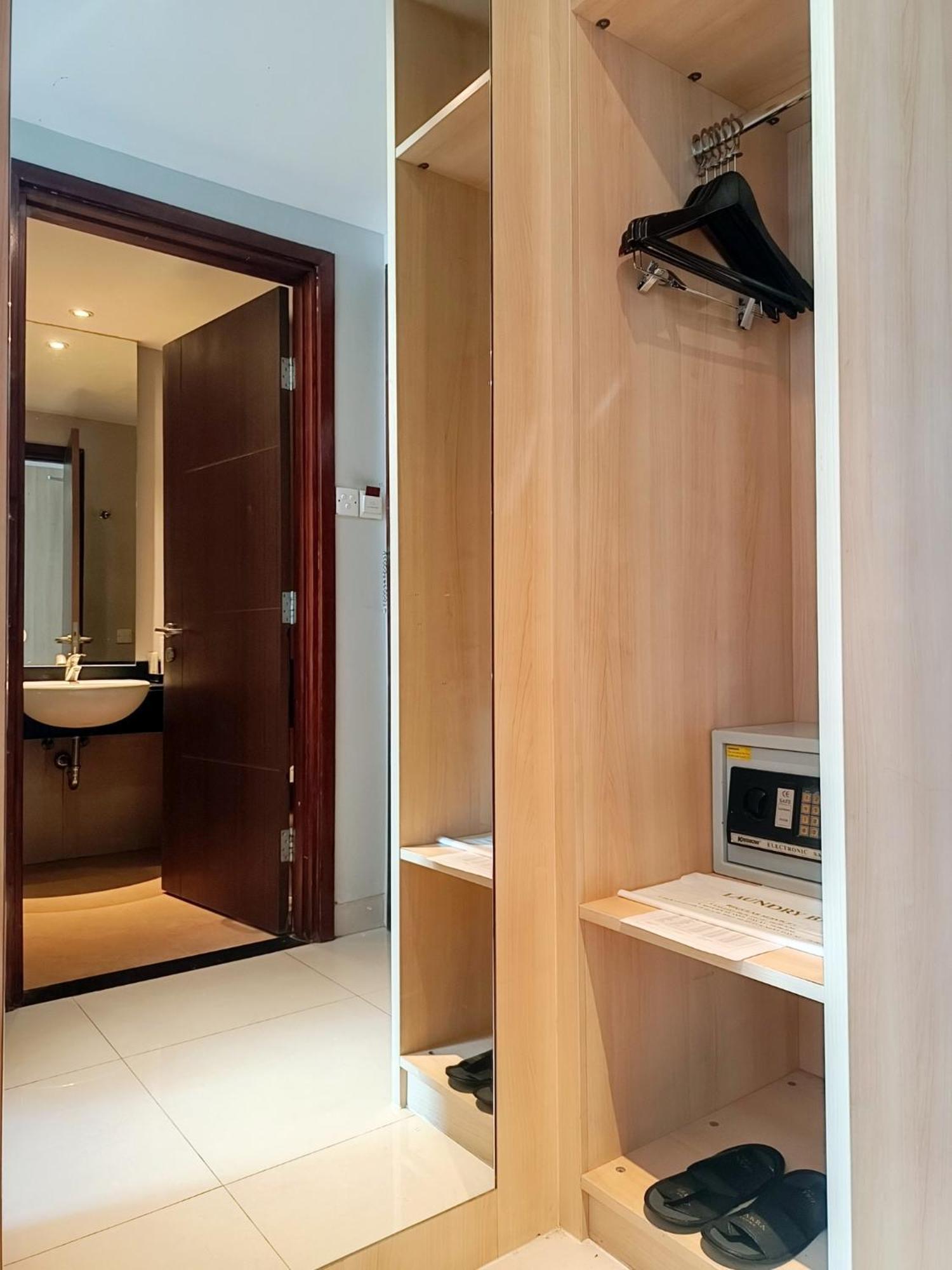 Grand Cakra Hotel Malang Ngoại thất bức ảnh