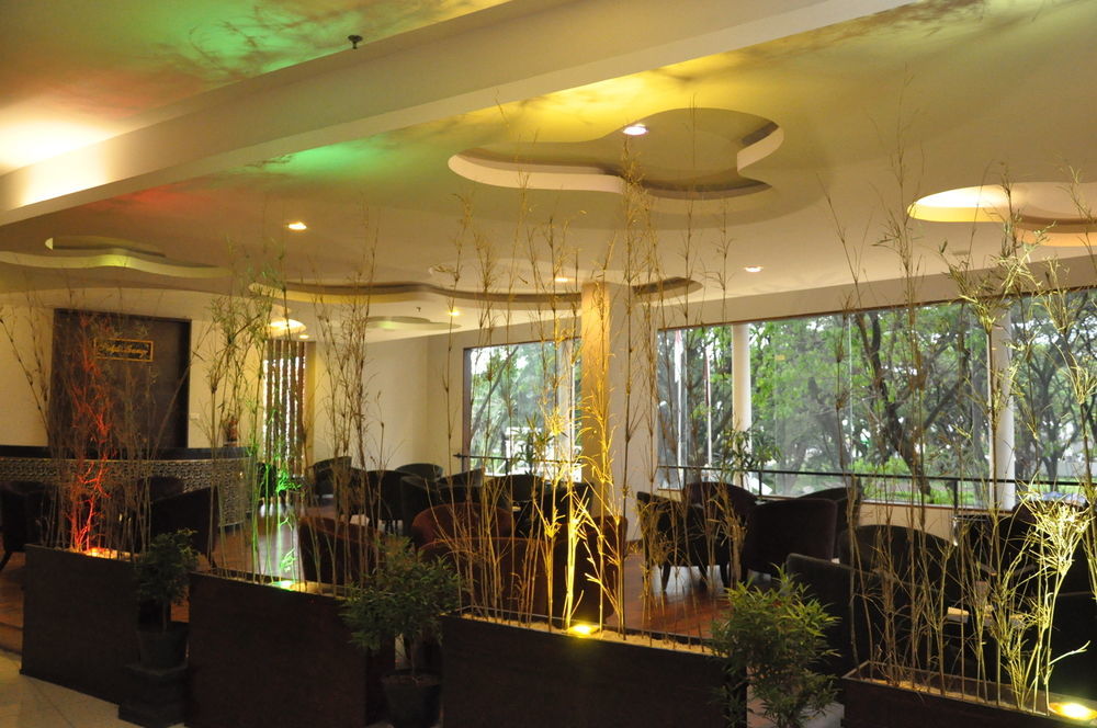 Grand Cakra Hotel Malang Ngoại thất bức ảnh