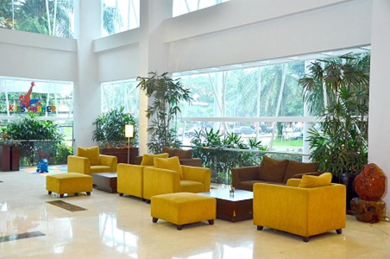 Grand Cakra Hotel Malang Ngoại thất bức ảnh