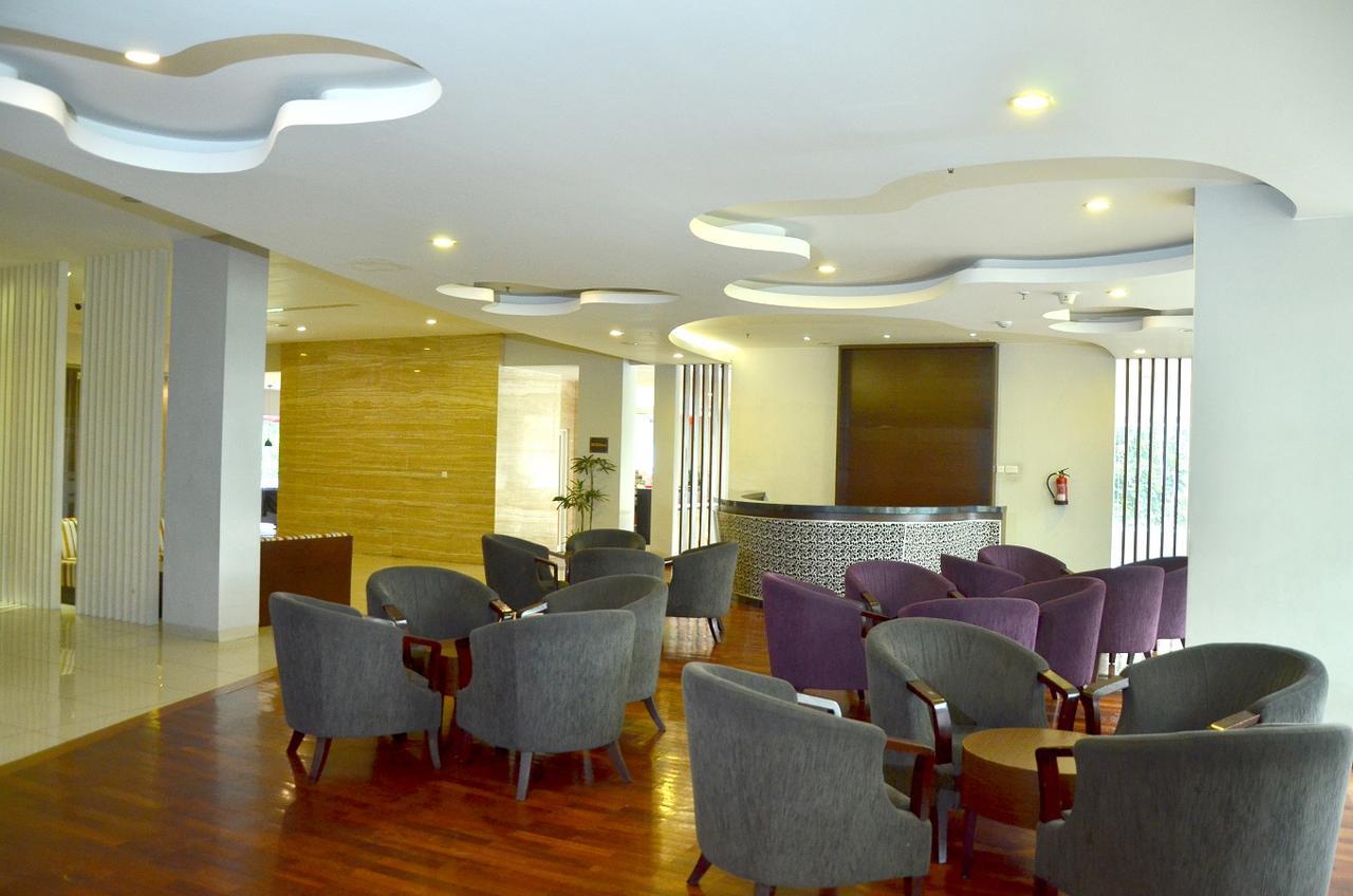 Grand Cakra Hotel Malang Ngoại thất bức ảnh