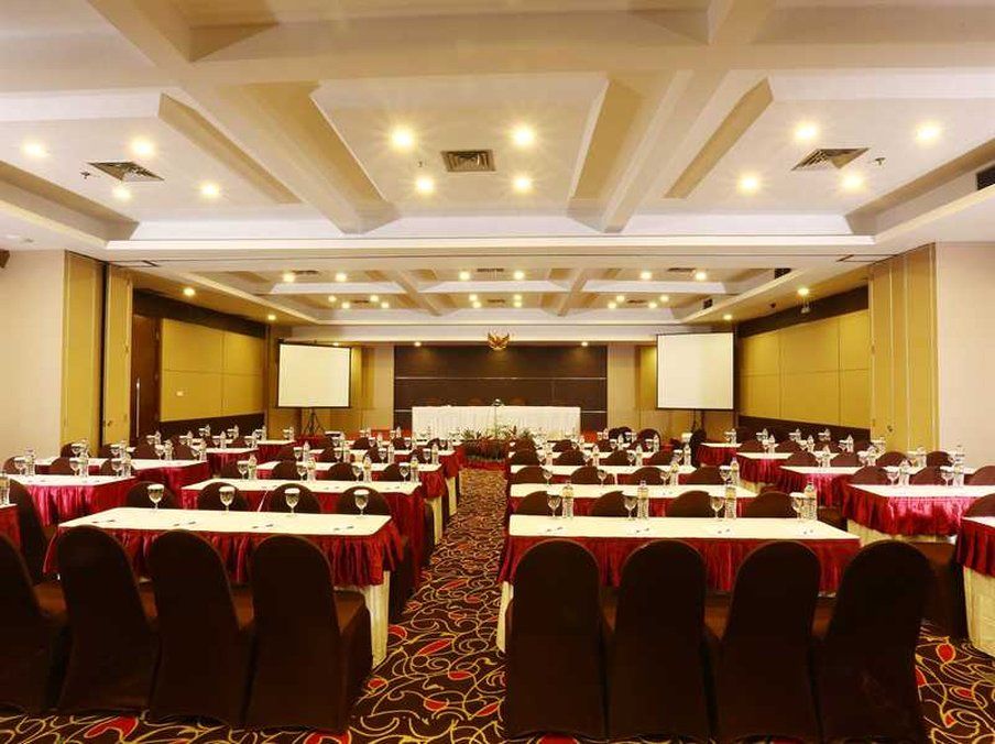 Grand Cakra Hotel Malang Ngoại thất bức ảnh