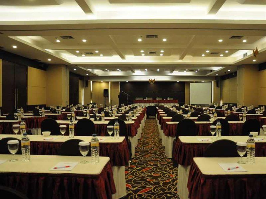 Grand Cakra Hotel Malang Ngoại thất bức ảnh
