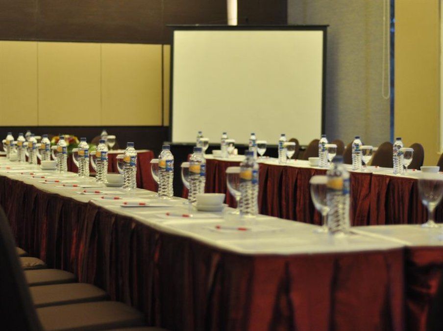 Grand Cakra Hotel Malang Ngoại thất bức ảnh