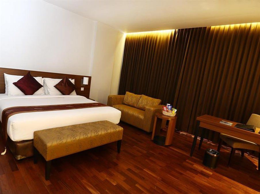 Grand Cakra Hotel Malang Ngoại thất bức ảnh