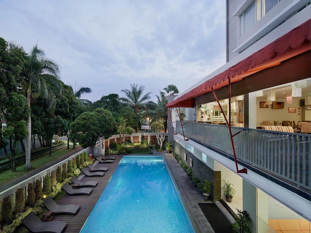 Grand Cakra Hotel Malang Ngoại thất bức ảnh