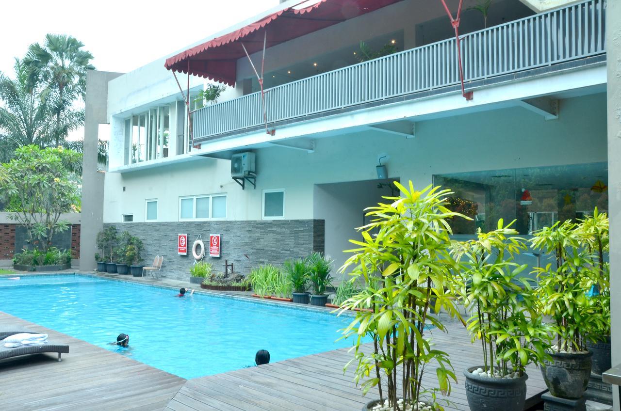Grand Cakra Hotel Malang Ngoại thất bức ảnh