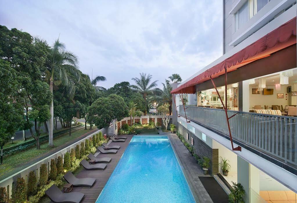 Grand Cakra Hotel Malang Ngoại thất bức ảnh
