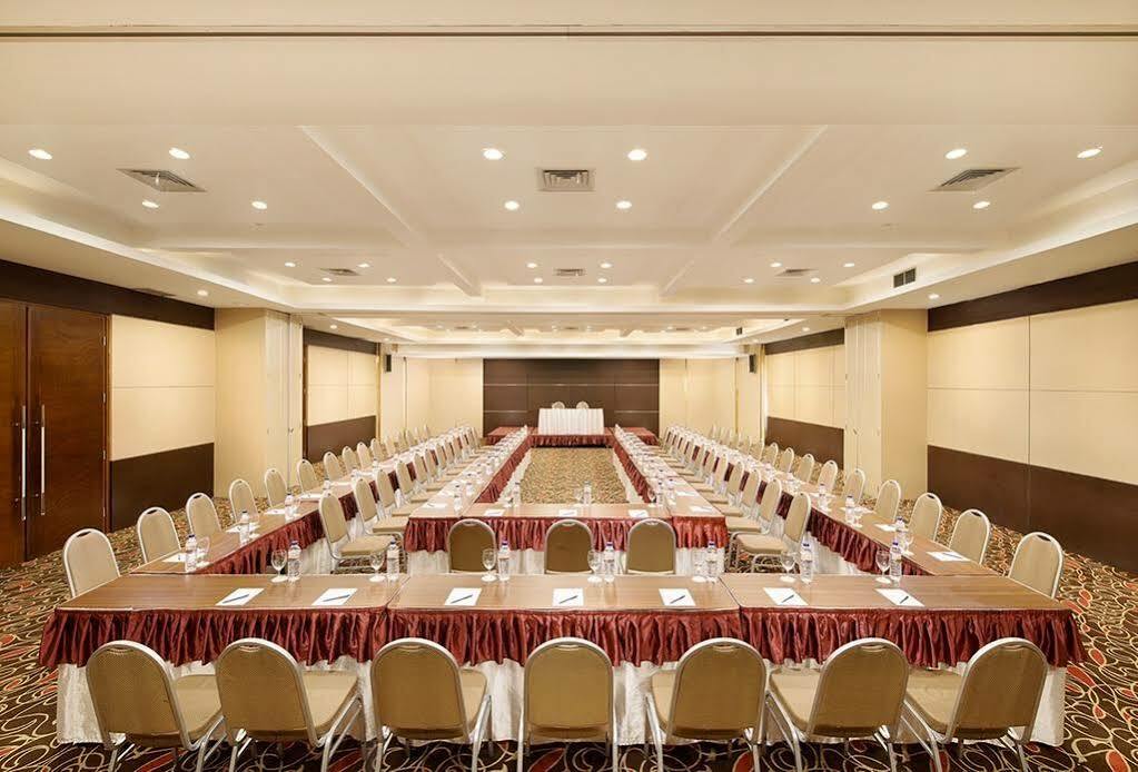 Grand Cakra Hotel Malang Ngoại thất bức ảnh