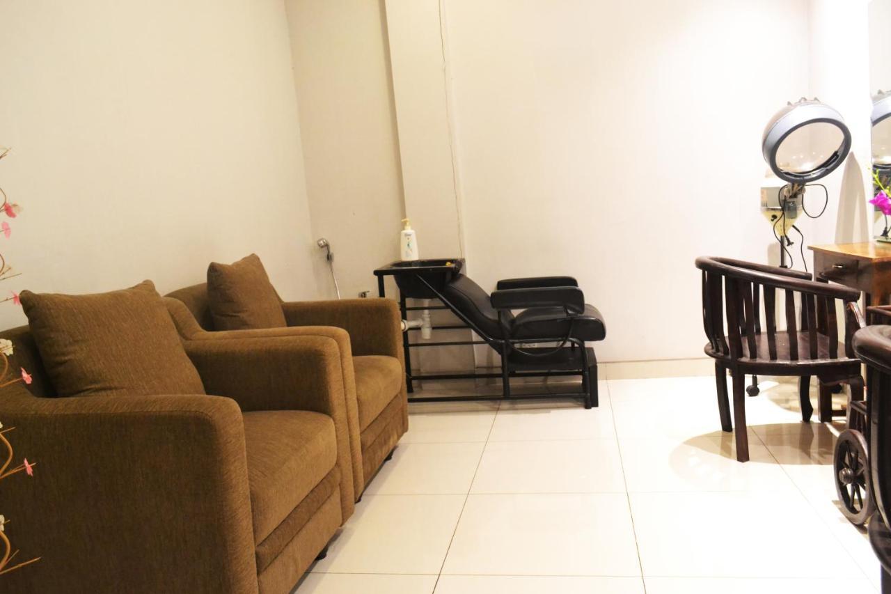 Grand Cakra Hotel Malang Ngoại thất bức ảnh